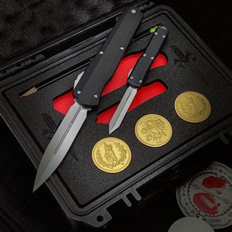 Upon retracting, the blade conceals itself inside the handle. . Microtech john wick set for sale